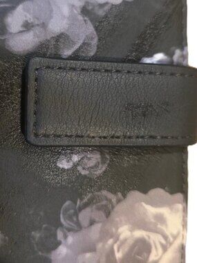 Simply Vera Wang Wallet